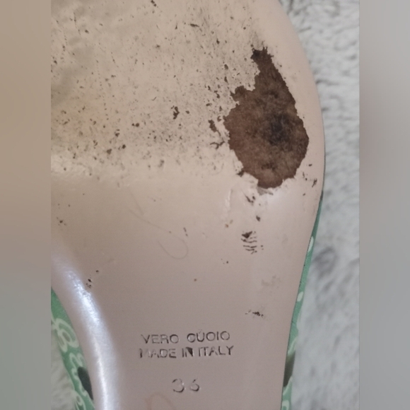 Red by Valentino Italian Leather Rare Pastel Green and Cream Paisley Floral Heel - Picture 8 of 8